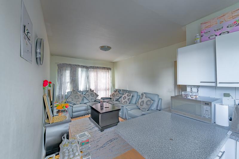 1 Bedroom Property for Sale in Oakglen Western Cape